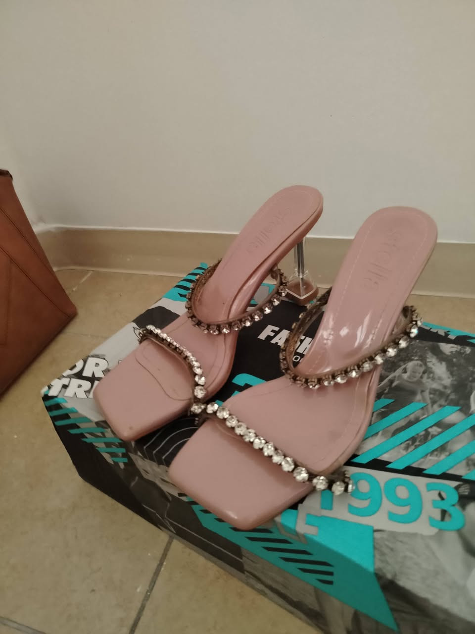جنط واحذيه جديد اسعارهم من ٣ إلى ٨


**إذا كنت صاحب هذا الإعلان وتريد حذفه لأي سبب، رجاءا أرسل رسالة إلى الدعم الفني**