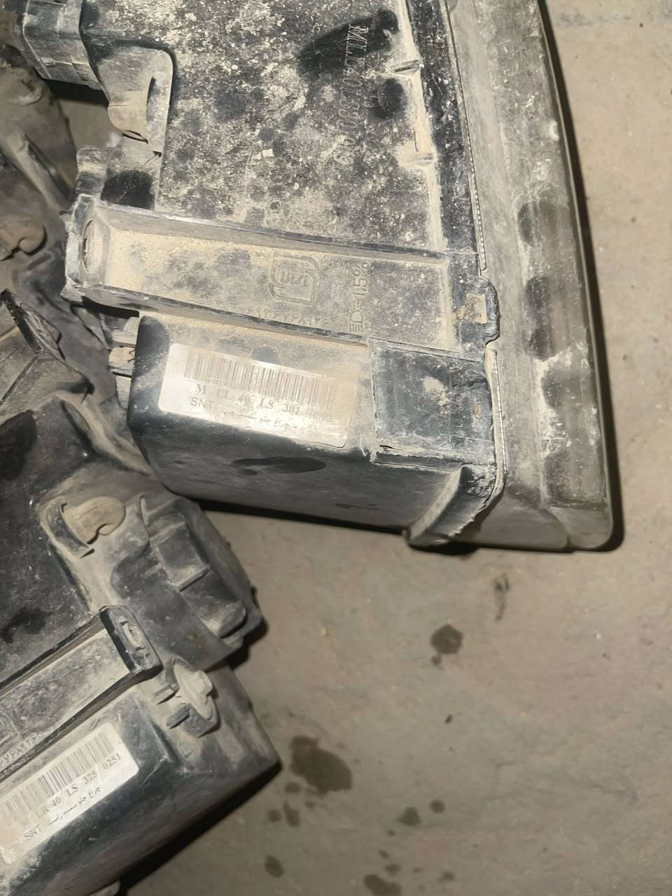 السلام عليكم  لايتات سياره اللبيع بس إطار ماعرف مال يا سياره لاتصال عله الرقم ***********
