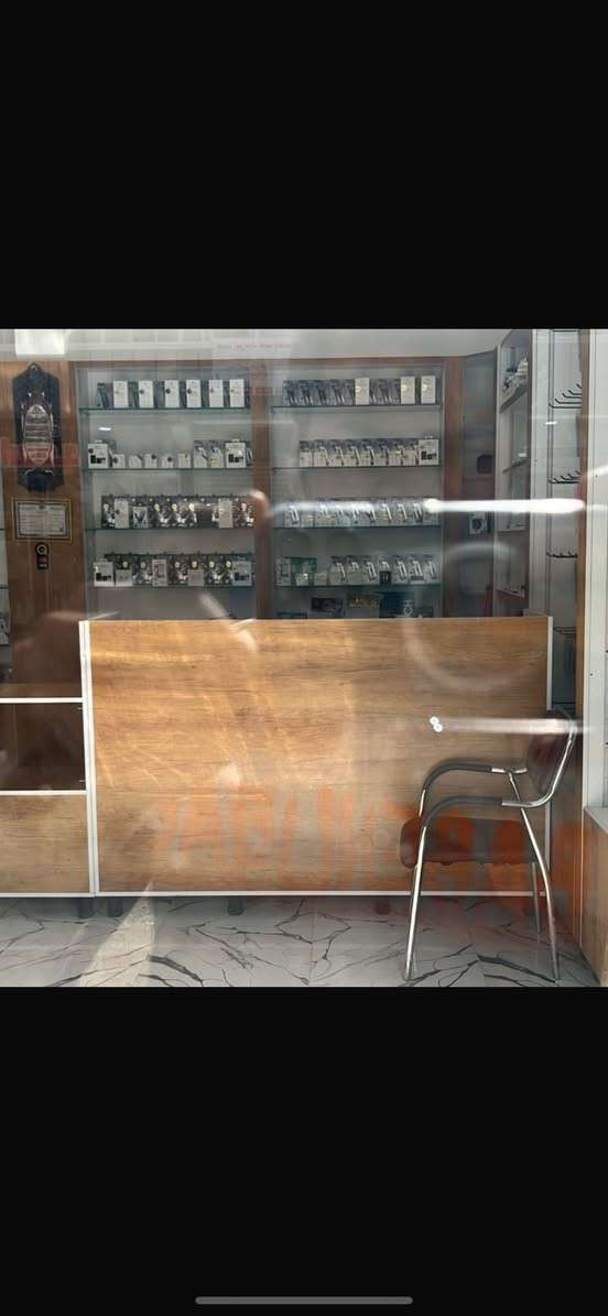 فاترينات وميز صيانة
فاترينات  ارتفاع 120 وعمق 40 
ميز كاشير او صيانة ارتفاع 120 عرض 180 وعمق 50 
الاستفسار *********** 
بغداد قرب بسماية
