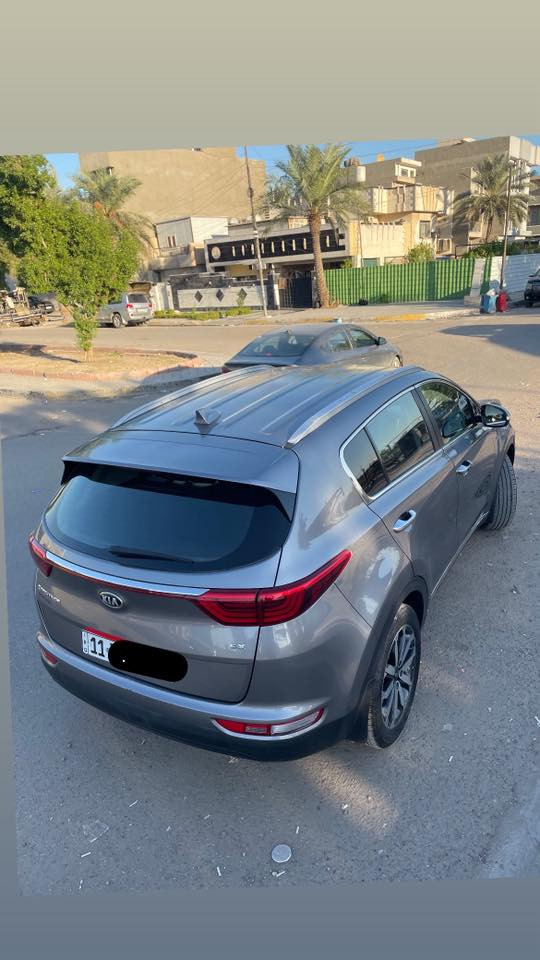 ( مكلف بل نشر  )
ورقه 159
السلام عليكم سبورتج كندي للبيع 
موديل 2018 
فول مواصفات عده الفتحه EX
تشغيل عن بعد 
بصمه ابواب وبصمه تشغيل 
مري شفط واشاير بل مري 
كامره خلفيه وكامره دواره 
كشنات تدفأه تبريد وكشن كهرباء 
شاشه كبيره 
كامرات حوادث داش كام امامي خلفي داخلي
تلث وضعيات قياده وكروز سرعه 
كشنات جلد 
ماسحات اوتو ولايت اوتو 
رقم بغداد الجديد والسنويه جديده 
تبريد قطعتين وتبريد منفصل 
حادث السياره بدون تبديل وبدون صبغ 
فقط جاملغ بارد وشويه من البنيد 
السياره ماشيه 85 كيلو مو ميل 
نضيفه وما ناقصها شي وكامله 
مكاني بغداد/ شارع فلسطين 
اني مكلف بل نشر للتفاصيل اكثر 
رقم صاحب السياره *********** ☎️ 
متواجد وات ساب)
