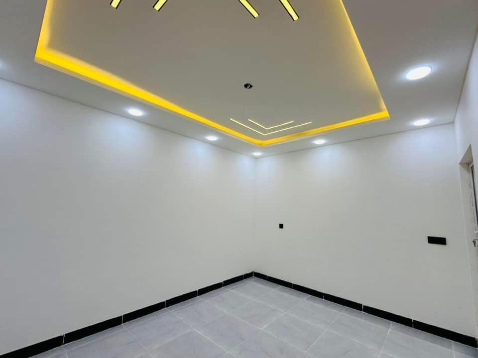 بسم الله الرحمن الرحيم 
#عروض_مكتب_البرج_الذهبي_للعقارات
متاح عقار للبيع في حي النور قرب ملعب كلاسيكو 

مساحه 100 م 
واجهه 10م 
بناء حديث فول تسليم فوري مفتاح قيد الانشاء 

طابقين 
الطابق الاول 
غرفة النوم هول استقبال مطبخ صحيات 

طابق الثاني 
3غرف نوم صحيات 
نضام دكتات نضام سبالت 
للاستفسار او مراجعة المكتب العنوان موصل الايسر سائدين الاخاء مقابل جامع الله اكبر 
***********
***********
