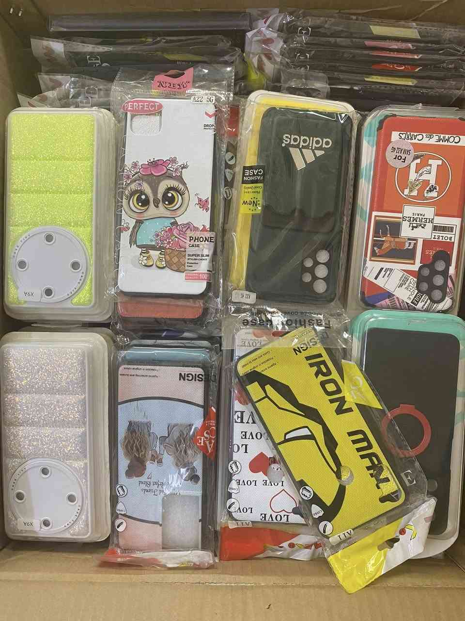 تصفيه محل للبيع اغراض محل كامل اكسسوار كفرات اجهزه ساعات سماعات كيبلات كلشي وكللاشب غراض محل كامل للبيع شلع وسعر مناسب للاستفسار مكاني بغداد تقاطع درويش ***********
