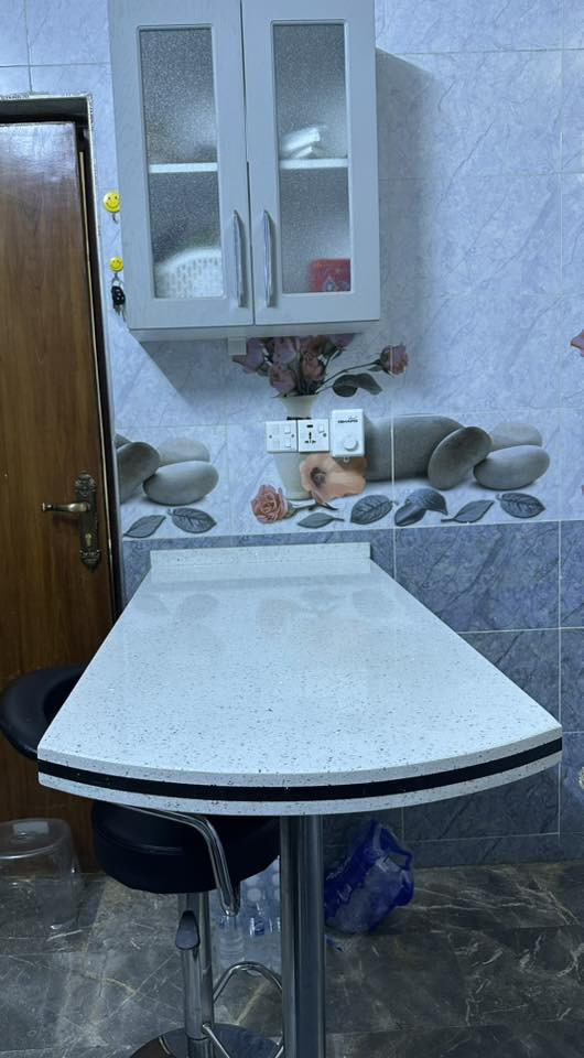 السلام عليكم
كاونترات مطبخ للبيع بسعر مناسب 
بحاله ممتازه 
الخشب HDF
المرمر كوارتز ايطالي
طول الكونتر مع السنك 
3.10 م
ملحق الطباخ 1,85م
البارتشن ( الميز ) 1.35 م
للتواصل متوفر وتساب
***********
