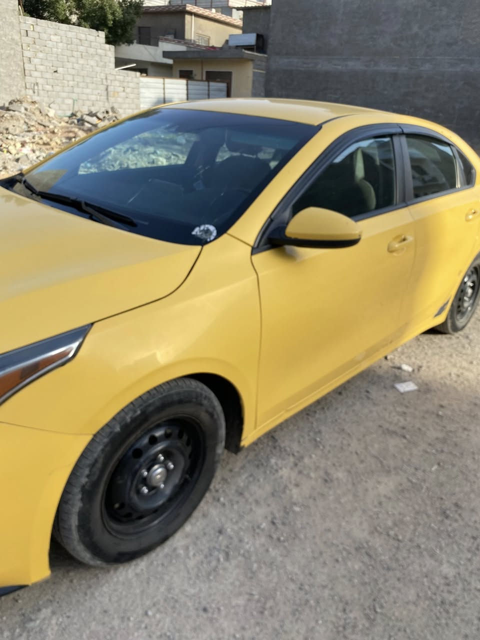 السلام عليكم كيا فورتي موديل ٢٠٢١ لون اصفر مواصفاتها معروفه  حادثها بنيد و دعاميه كير AT محرك سليم والصدر سليم السعر ١٣٠ ورقه وبيها مجال للاستفسار الاتصال على رقم *********** عنواني بغداد الدوره

