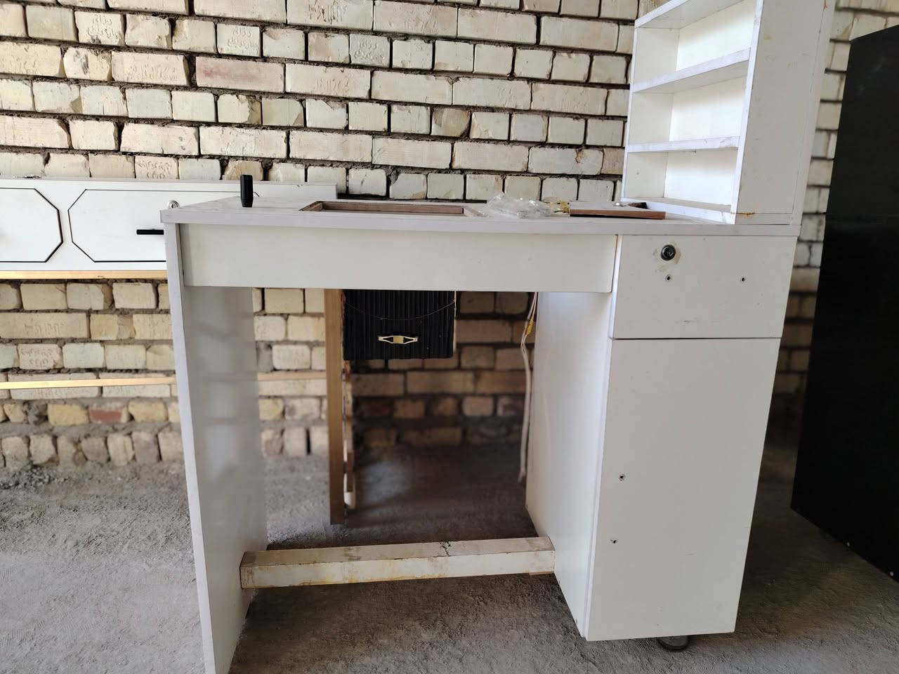 السلام عليكم كرسي حلاقه معه مرايات مكان بابل مدينه القاسم *********** ***********
