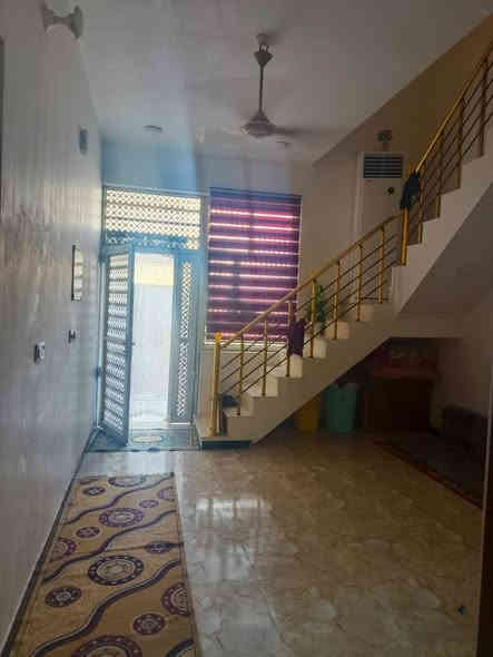 دار سكن للبيع الفداء شارع ابو لبنان بمقاطعه 22 تبليط خدمات كامله البيت 100 امامي طابقين الطابق الاول جاهز والطابق الثاني واصل للسقف البيت بناء جديد ب 2024 سعر البيت 117 مع المجال 
للاستفسار
***********
