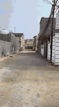 سلام عليكم بيت للبيع 100متر قرب جامعة كربلاء فريحة منطقة الايح سعر 55وبيه مجال يقرب عن لامام5كيلوات رقم ***********
