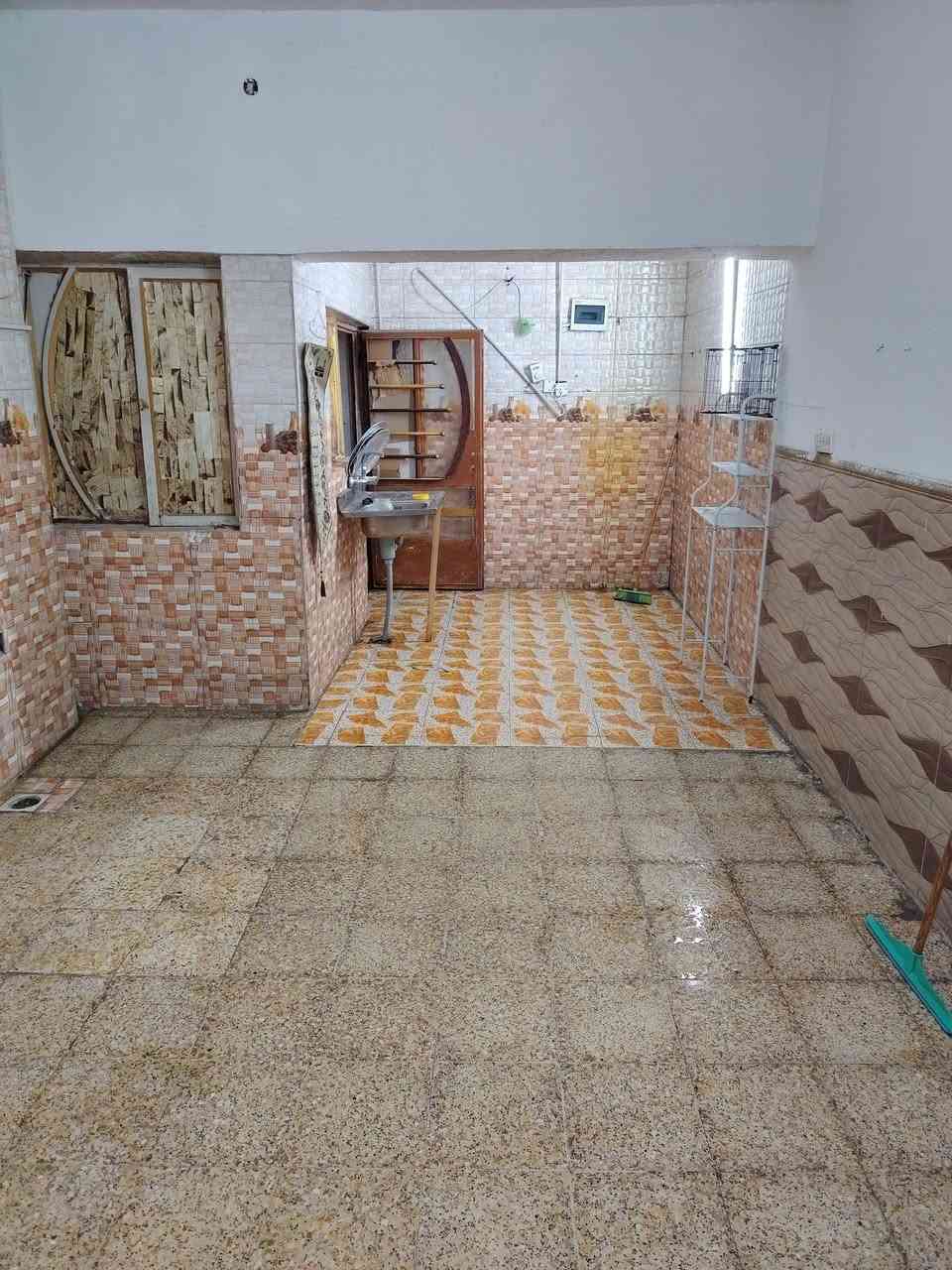 مشتمل للجار في الدوره الميكانيك  مساحته 40 متر هول جوه ومشترك مطبخ خدمات فوك غرفه نوم بي سطح عالي وناصي وبي 3 أمبيرات سحب للستفسار ***********
