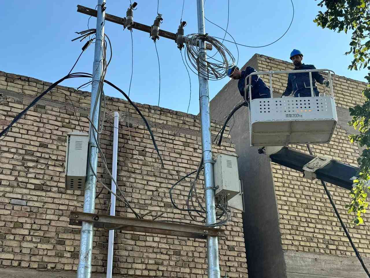 قامت كوادر صيانة قطاع الخاجية وبالتعاون مع قطاع داموك في انجاز الاعطال الموكله اليهم وضمن شبكة كهرباء داموك 
قطاع الخاجية ***********
قطاع داموك ***********

#الكوت_مدينة_ذكية 
#التحول_الذكي 
#السمارت_ميتر
