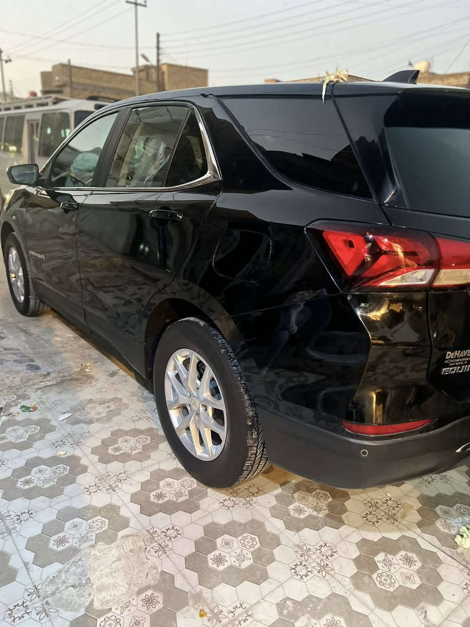 🔹 المواصفات:
 • حساسات أمامية وخلفية
 • رادارات جانبية
 • صندوق خلفي بصمة كهرباء
 • تشغيل بصمة + تشغيل عن بُعد
 • كشنات كهرباء
 • كشنات تدفئة
فور ويل فه LT فول موصفات ماعده بنو راماه موديل 2023 حادث جاملغ بنيد حافه فقط اليبل واحد رقم ميسان بسمي تحويل ثاني يوم سعر خاص رقم موجود ***********
