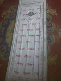 باب المنيوم جديده مثل مشوف  رتفاع مترين وعرض 77سانتيم البيع ب50 078816...