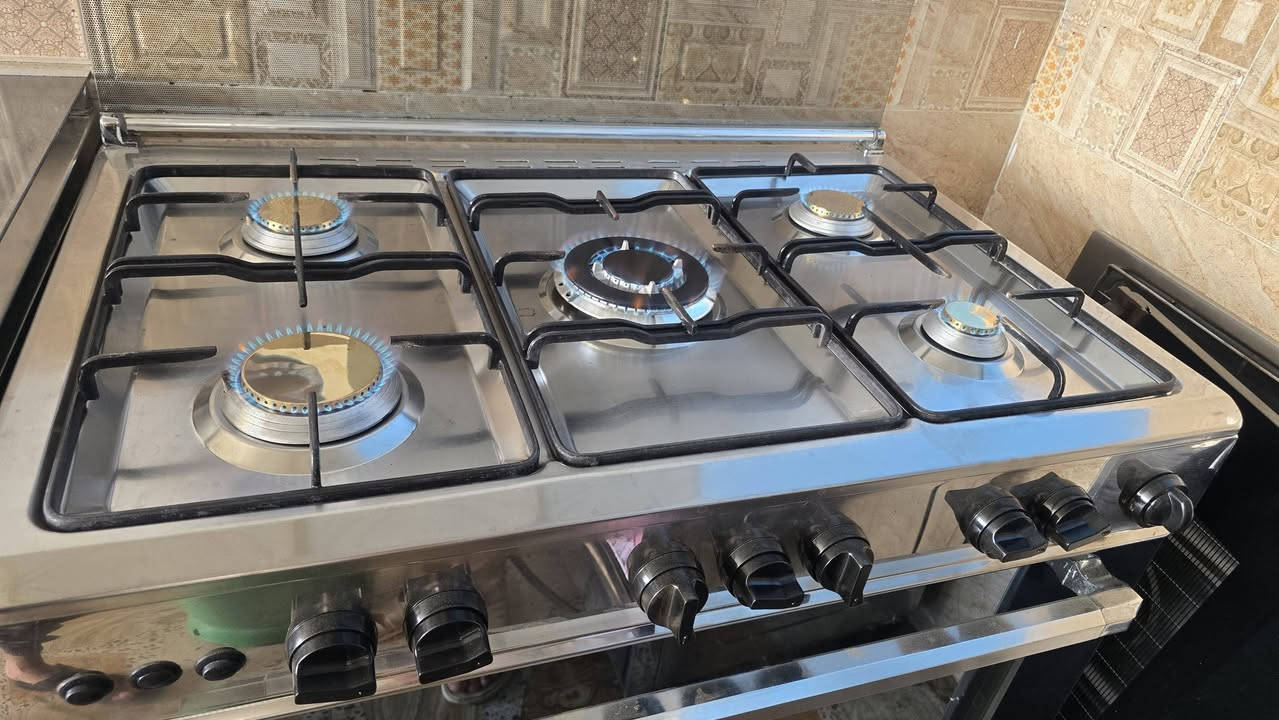 طباخ ماركه ايطالي كله شغال اتصال ***********
