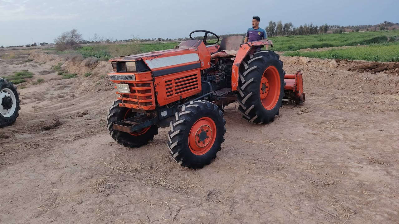 سلام عليكم ورحمة الله وبركاته يوجد للبيع مكينه كابوته مديل ٩٠ مع رفاسه مكينه كله على وضع الشركه محرك كير إكسل هودروليك كله على وضع الشركه نكر سلف تخم تاير جديد الاستفسار على هاذ رقم *********** المكان ديالى الخالص
