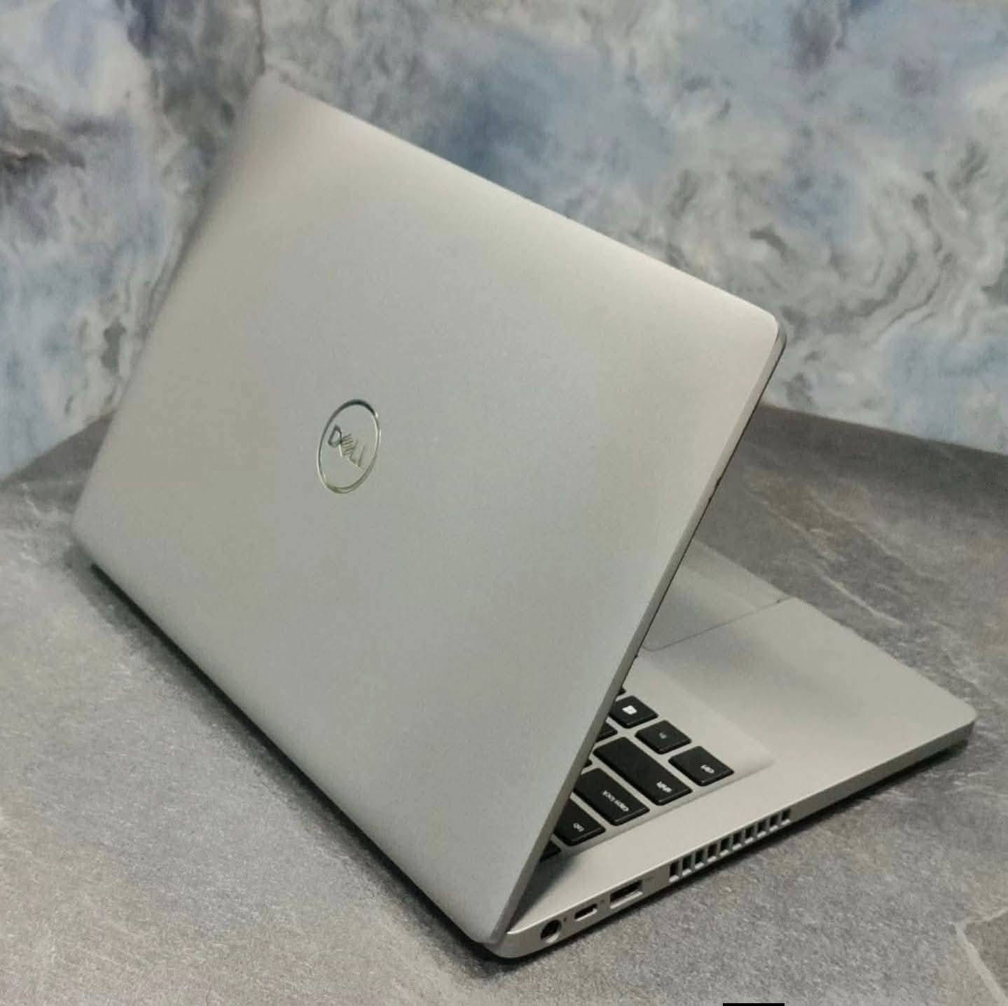 لابتوب Dell سوبر سلم الجيل العاشر  للبيع
المعالج core i5 الجيل ال10 ويندوز 11

رام 16 كيكا DDR4

هادر 265 كيكا SSD

كرت الشاشه Intel Uhd حجم 8 كيكا

الشاشه حجم 14 انج ضد التوهج دقة fhd 1920x1080 

باتري ليثيوم 6 خلايا  شحن سريع 65 واط والباطرية ممتازة 

كامره دقة hd تحتوي قفل فتح وغلق الكامرة 

 منفذ تايب سي و رام  وhdmi وسيم كرت وباقي المنافذ   الحاسبه نضيفه وحلوه 80/100 

السعر 280  وبيها مجال مكاني بغداد رقم ***********
