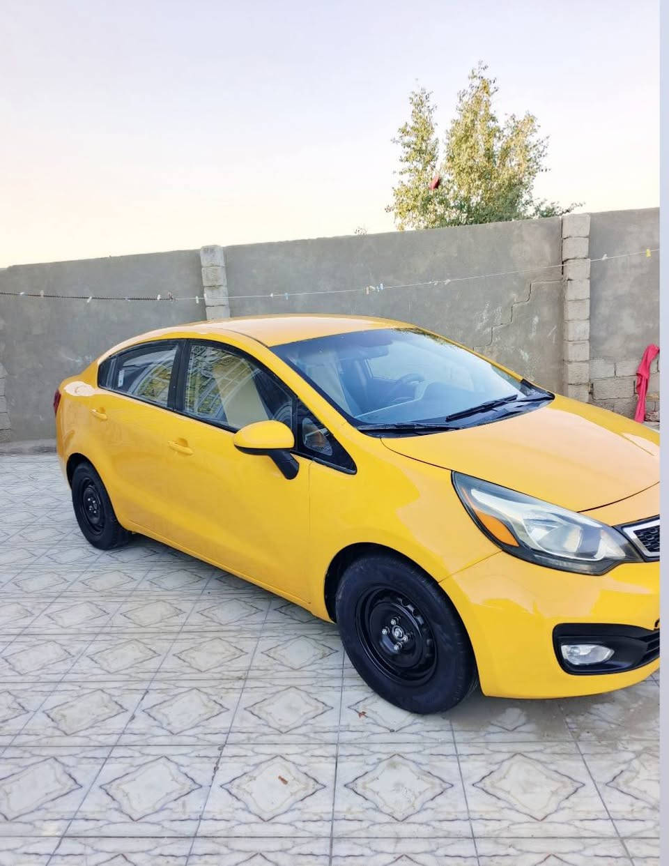 كيه ريو موديل 2013 رقم بغداد  مصفره هيئه وغرامات حره تحويل ثاني يوم سنويه مجدده 28 مشروع وطني وارد خليجي مكفوله من الضربه والتبديل  كفاله عامه مكينه 1600 مكينه وكير وحداديه وتبريد وتخم تايرات كله مكفول سياره جاهزه مال جناي بمعنه الكلمه مكان سياره ناصريه سعر 77 بيه مجال قليل رقم الهاتف *********** أنه مكلف بل نشر خابر راعيه بيك خير وتدلل
