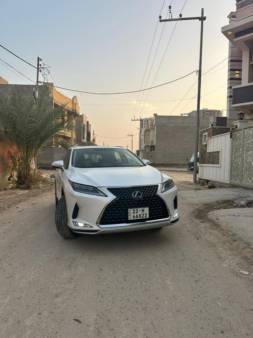 تحية طيبة
 لكزز RX موديل 2021 خليجي. داخل مشمشي، لايت ثلاث عدسات اربع بصمات وبعد كثير مواصفات
 سيارة  كلين تايتل وصار بيها طخة بسيطة كلش مثل ما موضح بالصور وتم تصليحها بشركة لكزز.  
محرك 3500  
الممشى 120 الف كم 
سيارة جديدة وترايها للبصرة
مكان السيارة الانبار
التواصل على ***********
او واتس اب 00601113389783
