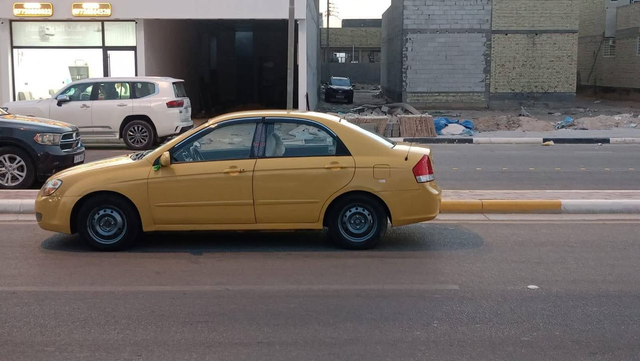 السلام عليكم٫
بيع مستعجل,
كيا سبكترا موديل 2009 ماشية 159 كم ألف المحرك بي خيط بخار ضعيف جدا جدا  ناقل الحركة بحالة ممتازة تبريد فول بحالة ممتازة السيارة مابيها اي حادث الصبغ ع البارد جنطة بنيد دعامية مع ملاحظات في الجوانب . السعر 80 ورقة للتواصل يرجى الاتصال ع رقم الهاتف ***********
