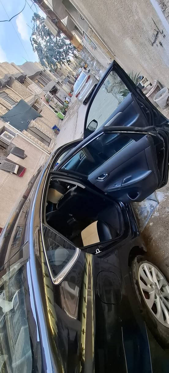 سياره هي Nissan Sentra 2017 (نيسان سنترا موديل 2017)، وغالبًا النسخة الأمريكية تكون مواصفاتها قريبة من التالي:
داخل المدينة: حوالي 29 MPG
خارج المدينة: حوالي 37 MPG
معدل: حوالي 30–32 MPG �
Edmunds +١
(اقتصادية جدًا بالبنزين 
المحرك:
4 سلندر سعة 1.8 لتر (الأساسي)
القوة:
حوالي 124 – 130 حصان �
MotorTrend +١
العزم:
حوالي 125 – 128 نيوتن/متر �
MotorTrend
ناقل
عدد الركاب: 5 أشخاص
سعة الصندوق: حوالي 15 قدم³ 
بيهة قطعتين كامرة خلفية شاشة البلوتوث
السيارة كلش نضيفة 
للتواصل والاستفسار ***********
