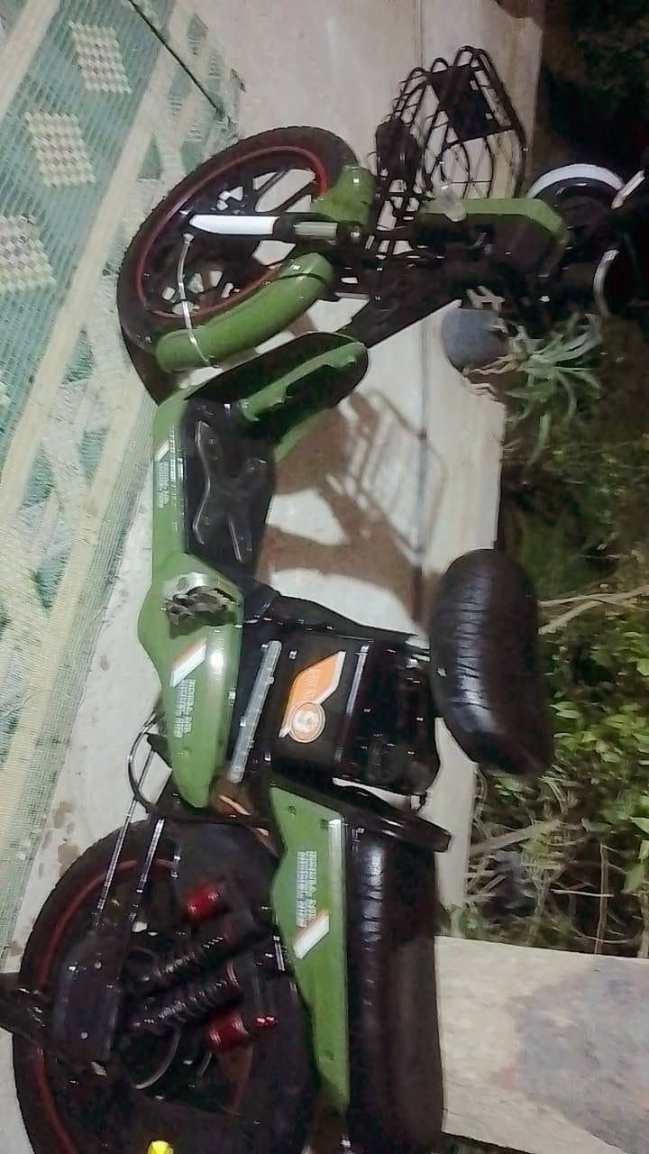 سلام عليكم 
شحن نضيف شرط كافله عامه 
بطاريات جدد بلاد من شركه 
دبلان جدد 
بصمات 2
سويجان 2
سعر 350 واقبل لل تفاوض 
***********
