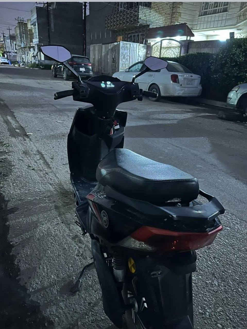 السلام عليكم
للبيع دراجة شحن سكنس نوع ونلي

٦ بطاريات دبل بحالة ممتازة كلهن يقراً ١٣فولت 

ويل ١٠

رجو ع للخلف

 سرعة ٦٨ حقيقي ٦٠ 

ماشية ٤٢٠٠فقط 

للتواصل ***********
