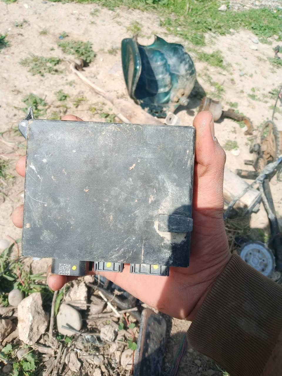 السلام عليكم غراض موطور للبيع معه محرك شغال شرط اسم المحرك.   Tvs  الاتصال ***********
