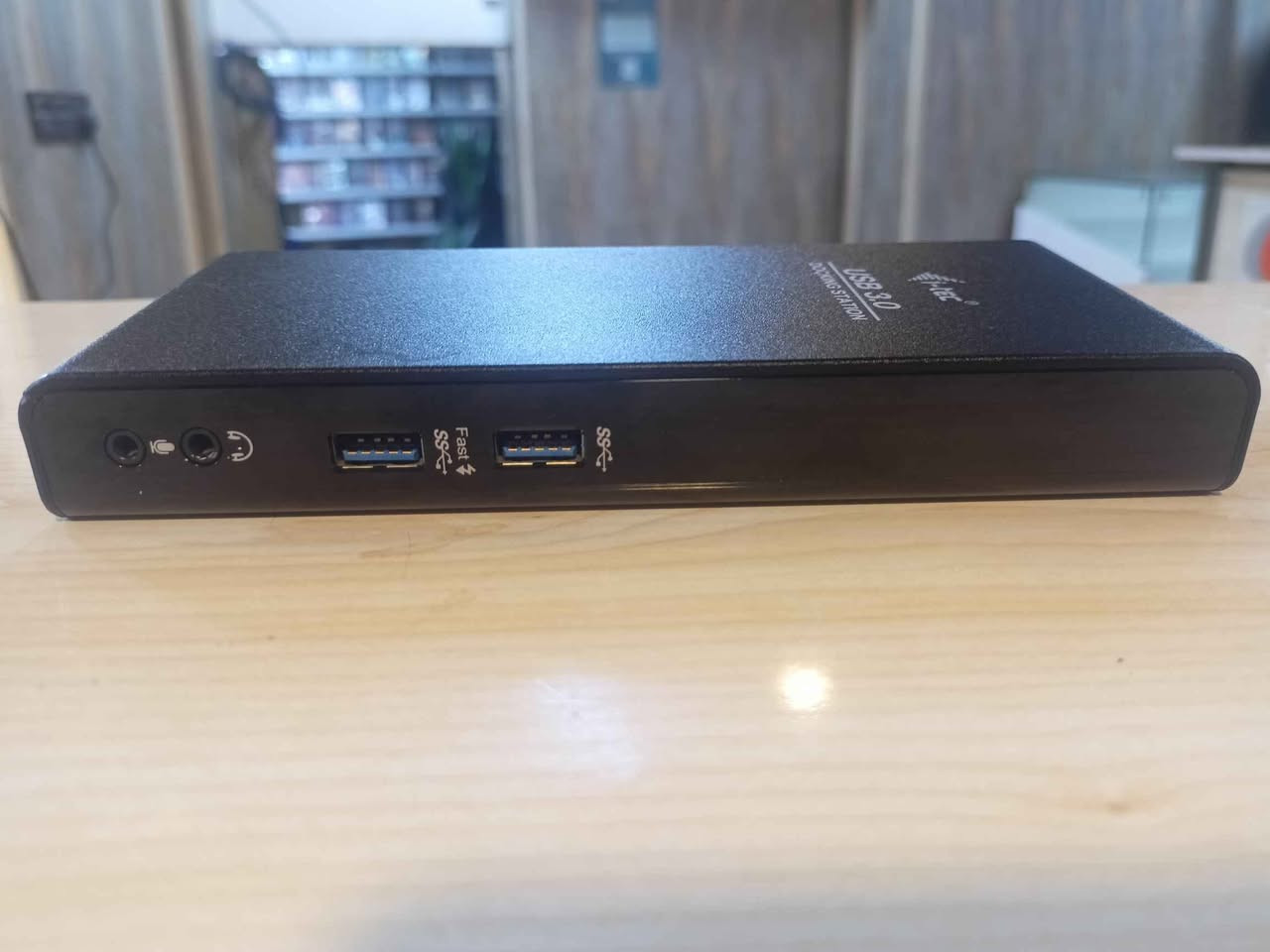 قاعدة شحن لأجهزة الكمبيوتر المحمول (Laptop Docking Station) من شركة i-tec.

تُستخدم هذه القاعدة بشكل أساسي لتحويل الكمبيوتر المحمول (اللابتوب) إلى محطة عمل متكاملة عن طريق توصيل سلك واحد فقط بالكمبيوتر. تتيح لك القاعدة توسيع منافذ اللابتوب المحدودة وتوصيل العديد من الأجهزة والملحقات الإضافية في نفس الوقت
مع خاصية توصيل شاشات عدد 2

السعر 35 الف يشمل التوصيل لكل محافظات العراق... موصل, نينوى


**إذا كنت صاحب هذا الإعلان وتريد حذفه لأي سبب، رجاءا أرسل رسالة إلى الدعم الفني**