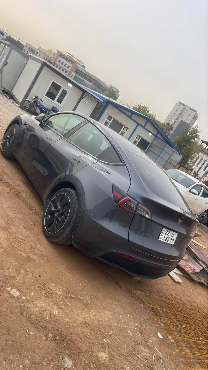 تێسلا مۆدێل Y ٢٠٢٣ 
٣٠ هەزار کیلۆمەتر ڕۆیشتیە 
یەک چاملغی سبوغە بێ ژوورێ بێ ئێرباگ
زۆر خاوێنە دەعامی لۆ دەعامی بە شەرتە یەک دینار مەسروفی تێدا نیە جاهیزە لە هەولێرە سەیارەکە
*********** أربيل, العراق
