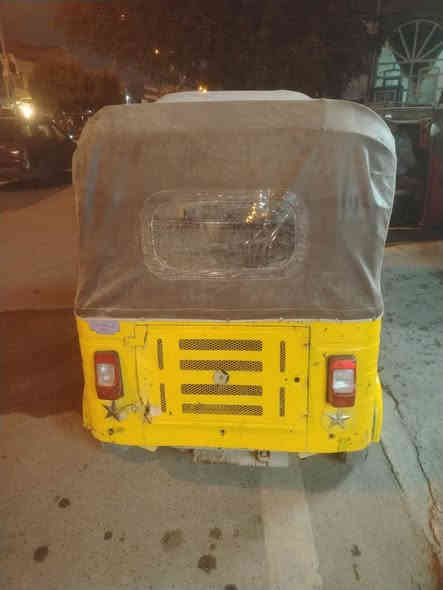 لبيع تكتك  موديل 2018 اوراق اصليه سبعه مكينه باجات 20 السعر. 1700 تكتك كلها باجات العنوان بغداد رقمي. ***********
