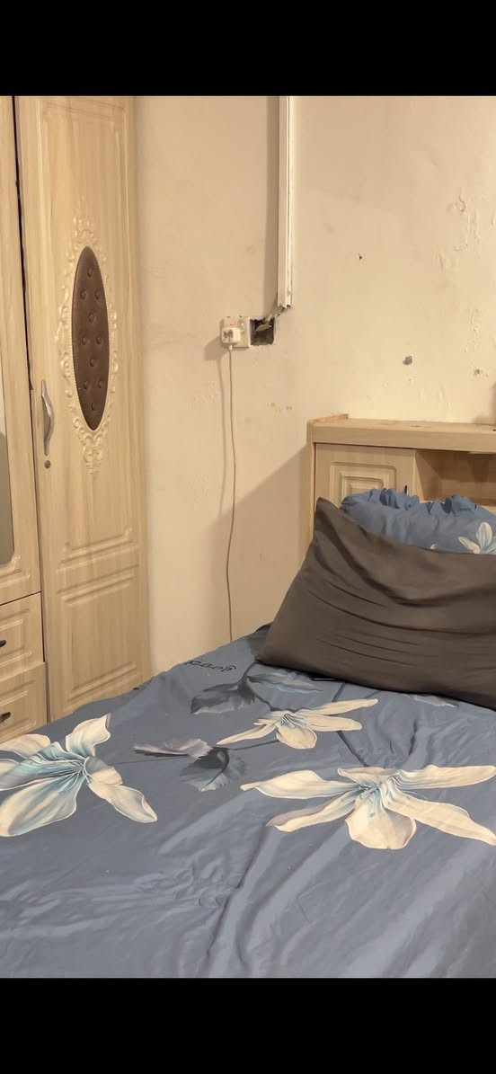 غرفه مودن عدد 2 متشابهات متكونه من سرير وكنتور جهتين جهه رفوف وجهه مكان تعليكات مع رف واحد فوك 

وغرفه خشب متكون من سرير و كنتور 3 خانات خانتين رفوف 

( الغرف 3 نضيفات وينباعن وي فراشاتهم لان تصميم خاص الهن ) 

🔴سبب البيع تغيرر الاثاث
السعر بي مجال


**إذا كنت صاحب هذا الإعلان وتريد حذفه لأي سبب، رجاءا أرسل رسالة إلى الدعم الفني**