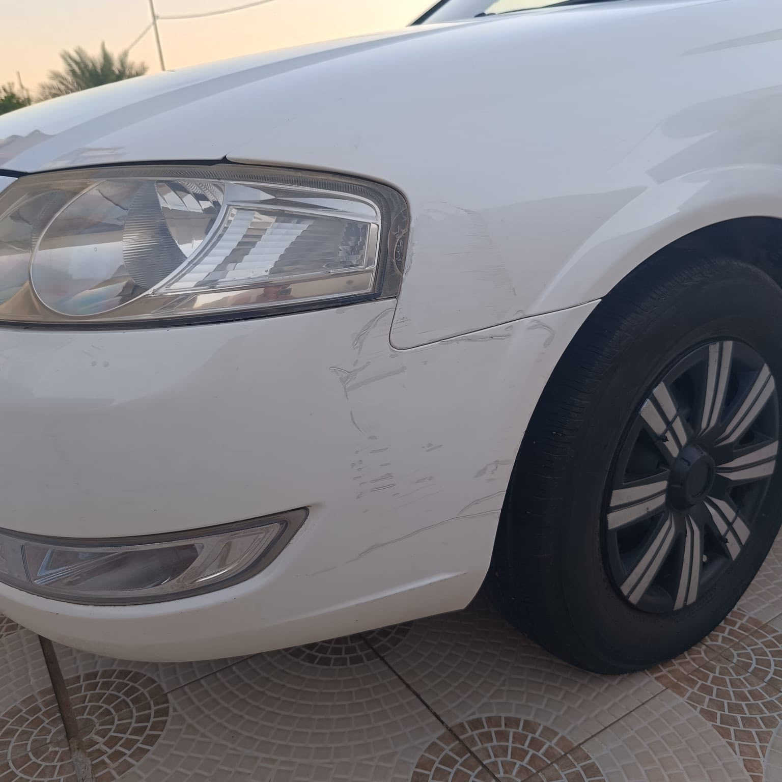 سيارة Nissan Sunny 2010 من السيارات الاقتصادية المعروفة بقلة استهلاك الوقود وسهولة الصيانة. هذه أهم المواصفات:

المحرك والأداء
 • المحرك: 4 سلندر
 • سعة المحرك: 1.5 لتر
 • ناقل الحركة:
 • أوتوماتيك (4 سرعات)
 • الدفع: أمامي
 • استهلاك الوقود: تقريباً 16–18 كم لكل لتر

 • سعة خزان الوقود: 50 لتر تقريباً

التجهيزات الداخلية
 • مكيف هواء
 • زجاج كهربائي
 • قفل مركزي
 • راديو / CD
 • مقاعد قماش

الأمان
 • نظام فرامل مانعة للانغلاق (ABS)
 • أحزمة أمان

مميزات السيارة
 • اقتصادية بالبنزين
 • قطع غيارها رخيصة ومتوفرة بالعراق
 • مناسبة للاستخدام اليوم

السعر 103 ورقه وبيها مجال

للتواصل/ ***********
