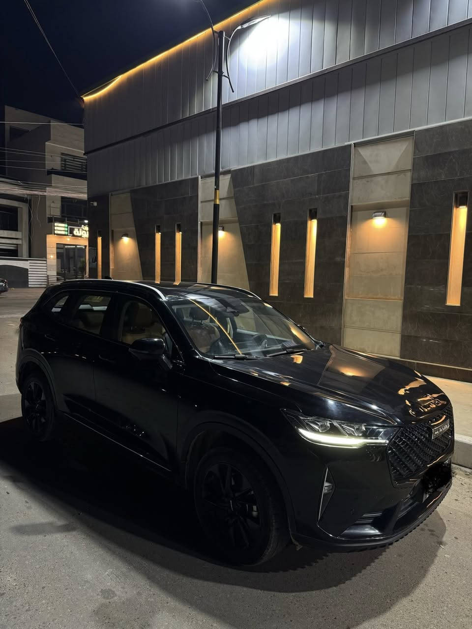 السلام عليكم 
هافال H6 للبيع 2023 سياره جديدة جداً استلام شركة 
كفاله عامة من صبغ وتبديل والبارد ماخذيها من شركة اً بيها طعجة صغيره ترجع Bdr وممسويها 
مواصفات فول للاخير 
بنوراما بصمة ٦ كامرات 360 تدفئة تبريد بلكشنات شاشة كبيرة حساسات امامي خلفي جانبي انارة متغيرة كشنات جلد جنطة كهرباء تشغيل عن بعد سايد ابريك بصمة اوتو هولد اشارة ترحيب بلمري عند الاقتراب داخل لونين 
وهواي مواصفات بعد السياره مداريها بانزين كله سوبر او محسن دهن من شركة ماشيه ٨٠ الف وضمانها لل ١٠٠ الف او ٥ سنين  صيانة مجاناً مكاني بغداد البلديات تقاطع الكهرباء
سعرها 172 السيارة و سعره مناسب ورايد ابيع
***********
