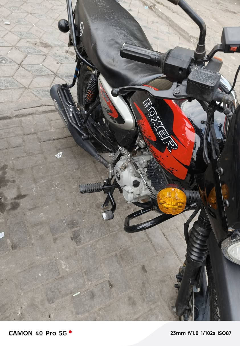 سلام عليكم بوكسر مديل 20 كامل مرقمه لوحات بسمي رايده مليون٦٠٠  بيه مجال نشا الله بكاني بغداد مدينه الصدر ***********
