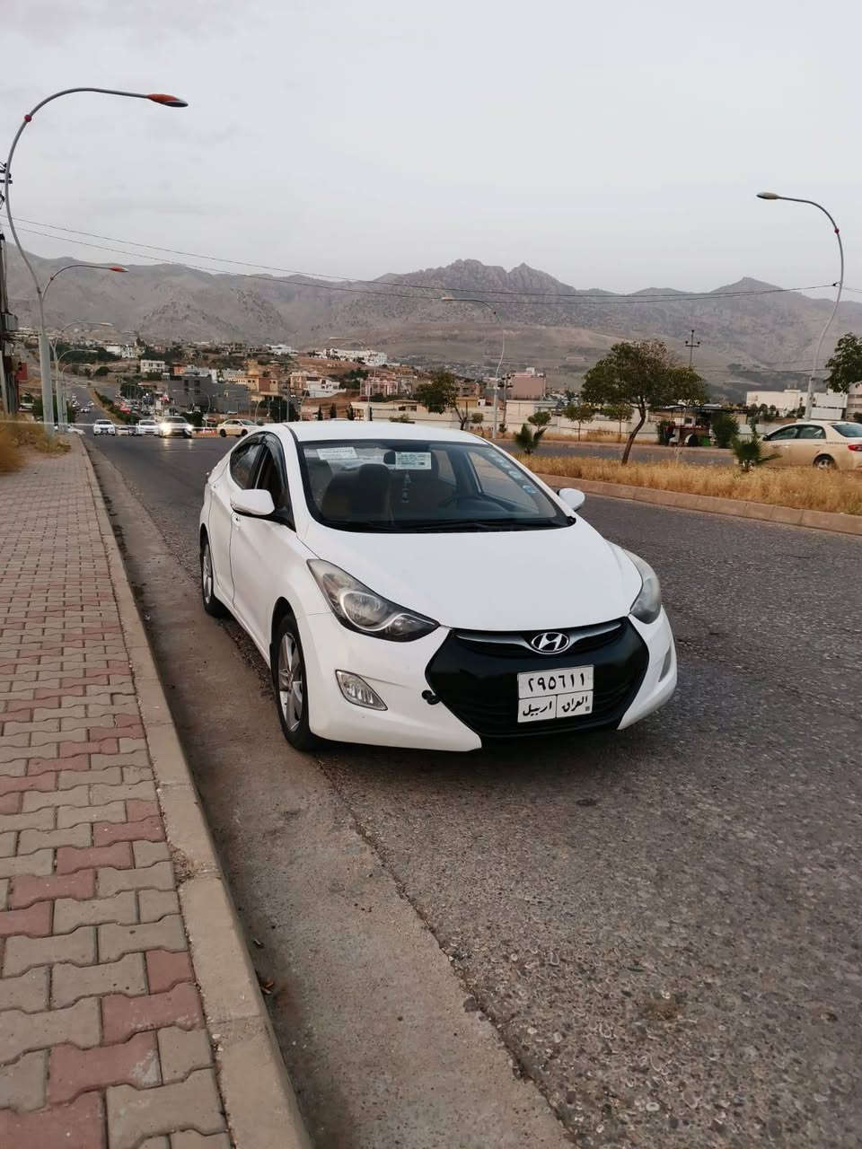 النترا 2013 رقم اربيل اتواماتيك ماشية 144 بس ماعليها غرامات بيها قطعة صبغ فقط اربع تايرات جديد السيارة كلش نضيفة 
*********** اكر, نينوى
