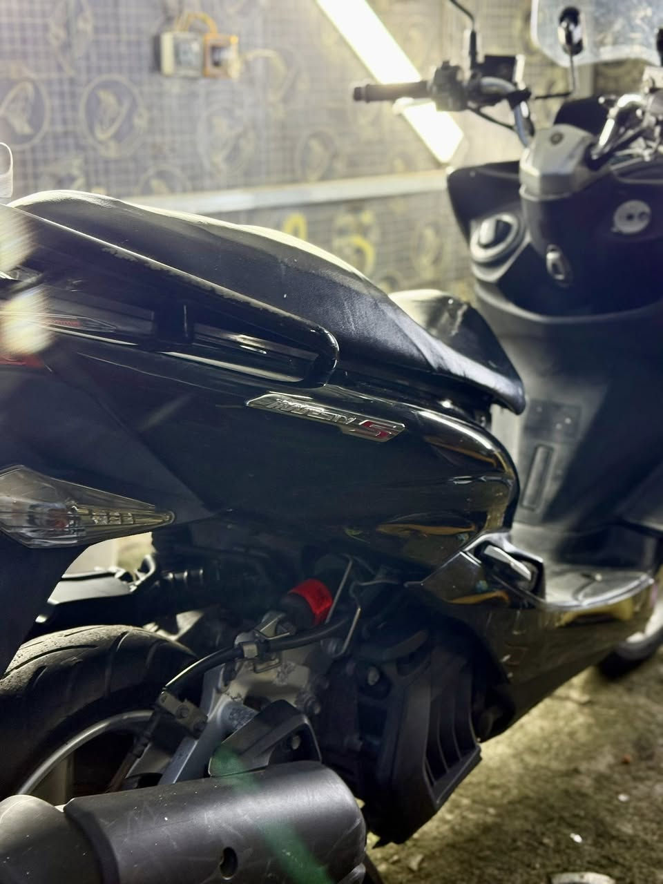 سلام عليكم 👋🏼
متاح ماجسته S 

MAJESTY S

الدراجه كفاله عامه👌🏻✅

الدراجه ماشيه(60,000)🧐

حجم المحرك{155cc}😇

نضام دسك خلفي و امامي 💨

استاند صفح حساس ☺️

الدراجه احله من الصوره بالف مره 💯

العنوان< بغداد_الشعله>🏠
الرقم : ***********📞
السعر ( اتصل و تدلل)🈸
ملاحضه : ما متواجد فيس ..!
