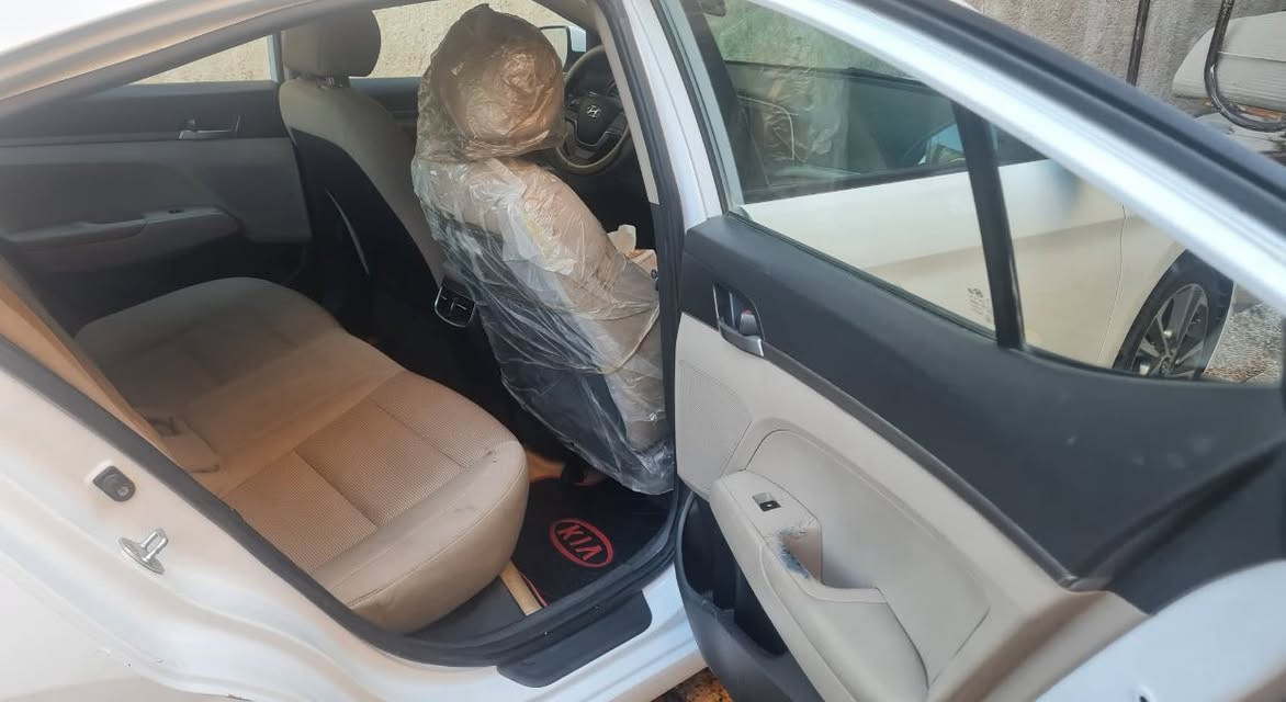 سلام عليكم للبيع النترا سوبر 2018  سياره  فول مواصفات عدا البصمه رقم اربيل باسمي تويد تحويل او وكاله رقم وسنويه جدد بيه بارد شي بسيط باب السايق ماشيه 70  عنوان العامريه هاتف ‭٠٧٨١ ٧٠٤ ٢١٣٤‬
السعر 153
