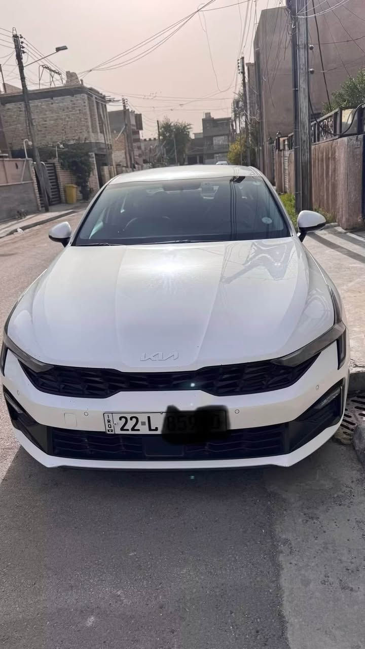 السلام عليكم
سيارة k5 موديل 24 أربيل 

ماشية 67000 كيلو

محرك 2.5 gdi  مواصفاتهة معروفة السيارة مكفولة كفالة عامة عدا تكحيل بسيط بالدعامية الخلفية وضربة بالباب الخلفية عكس السايق ما مصلحة مثل ما موضح بالصور وترجع عل بارد 

السعر 19500 $ قفلل 

بغداد حي الإعلام 

للتواصل المراسلة او الاتصال على الواتس اب 

***********  

 واعتذر في حال تأخرت بالرد
