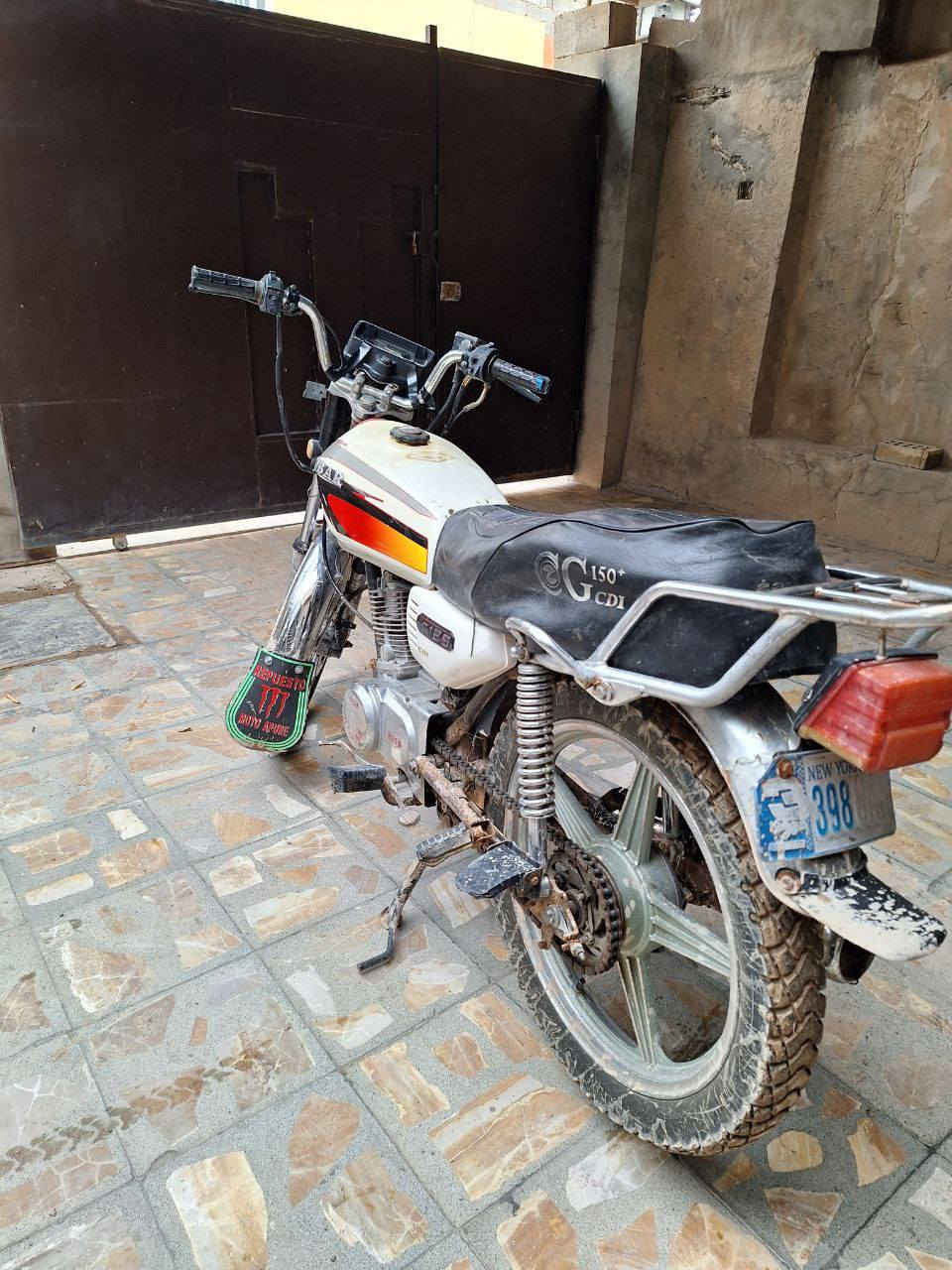 السلام عليكم ماطور يراني للبيع  محرك 150 سس 5 كير سعر 275 وبي مجال مستعجل رقم ***********
