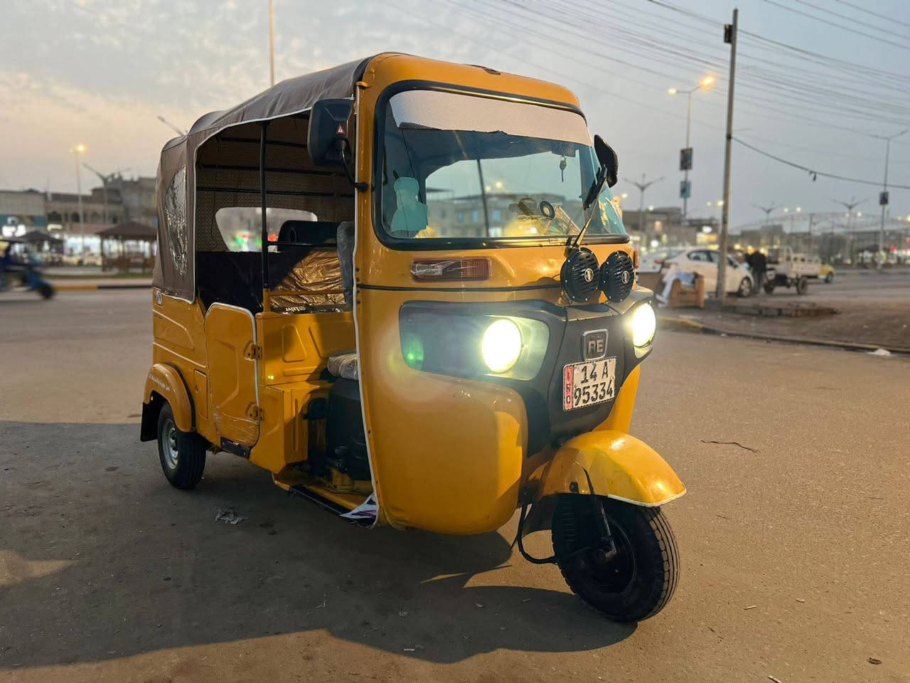 التكتك بيها بارد ب الصفح وارجعه بدون صبغ وبالدوسه شك زغير المكينه ما مجفته بس مفتوحه التكتك مديل 2022 عله ايدي مال جناي رايدهاا ب 7 و 300 وهاذ رقمي *********** مكلف بنشر شراي يتصل
