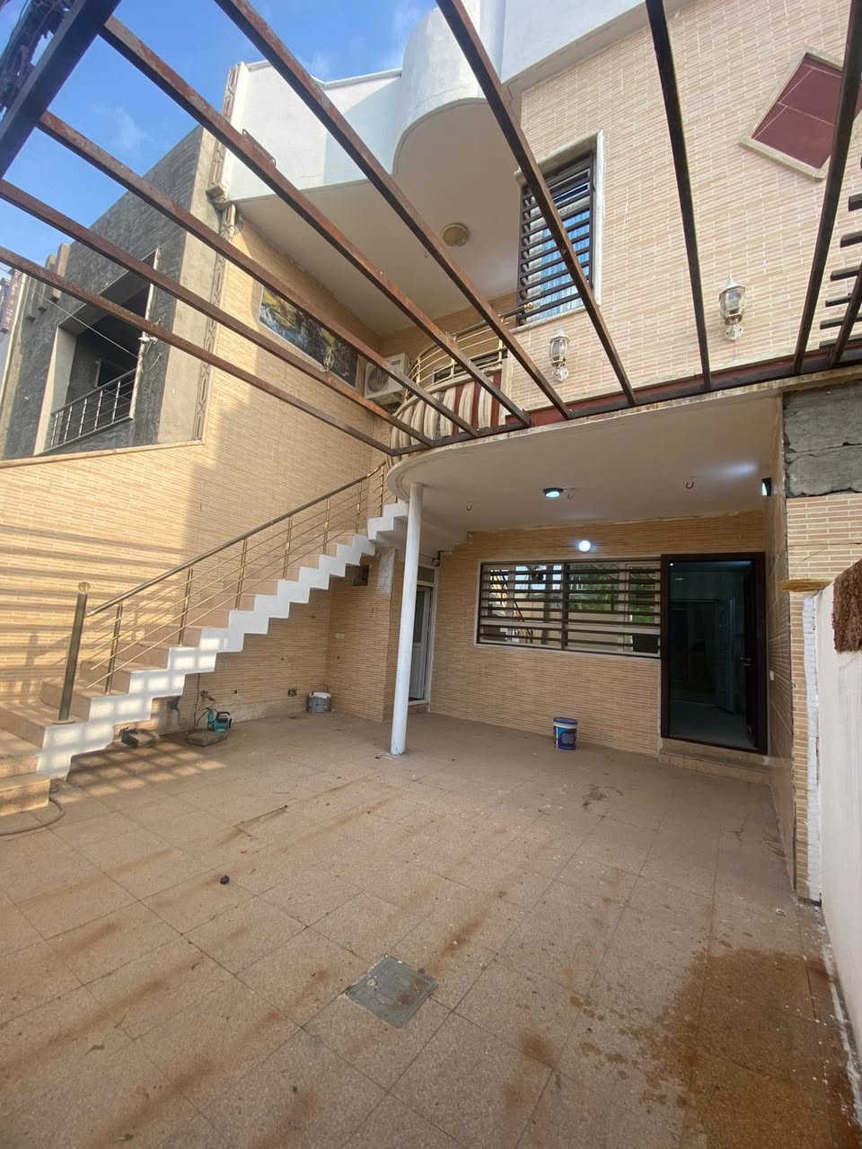 بيت للبيع في اربيل   
مساحه ١٢٥م طابوو 
مقابل حه ديقه شارع ١٥ متر 
قريب علي سايدين لاوان ستي 
……………………………….
*********** _watsap📲

*********** _watsap📲
………………………………..

#اربيل #بغدادالعراق #زاخؤ #سليمانيه #سامراء #بسرا #فلوجه #انبار #جميع   عقارات بارزان@
