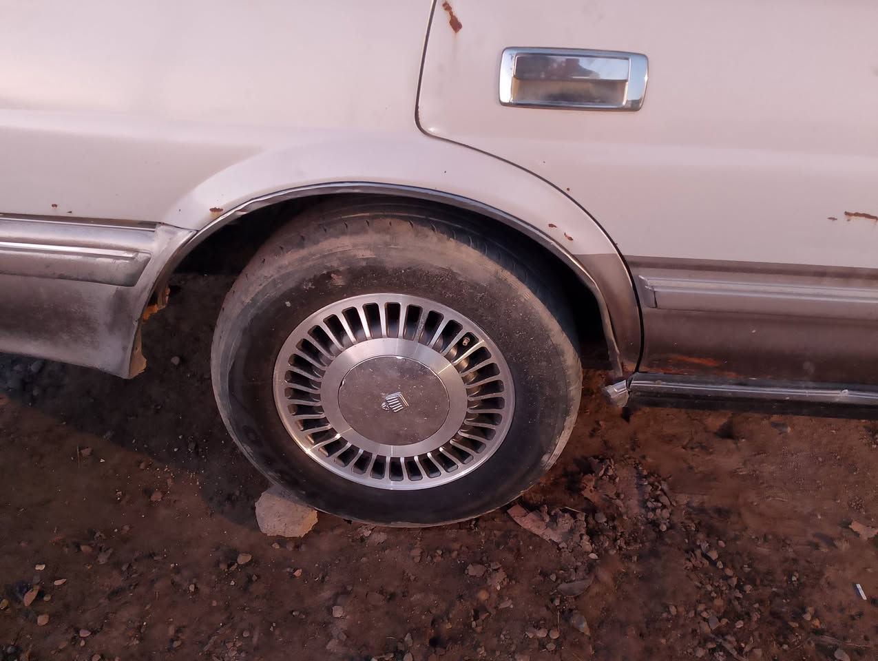 للبيع شرط التحويل رقم صلاح الدين كير مكينه بطه مكفوله على الشرط العنوان واسط قضاء الحي قرب سيطرة البشائر **********************
