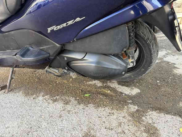 السلا عليكم فورزه هوندا ياباني 0/8فول مواصفات جديده لوك  وكاله شركه  نظافة 💯بل 💯  لون مميز             
6 كير+ نظام سبورت +اوتماتيك 
بصمتين  +سويجين طوارئ 
تجوه سبايدر خلفي 
مصدات هواء
كامره تسجيل صوره وصوت
جهاز مقياس الهواء للاطارات ضد السرقه 
حافظه مبايل وشاحنه ضد السرقه 
لايت زنون عالي وناصي الاصلي ياباني سعره 200 الف شديته 
عدة الشركه +كتلوكات الشركه 
سايد بريك +كلوب جنطه 
ستاند حساس 
اكو فديو نزلته من اشتريته من الرمبه قبل شهر 
المسافه المقطوعه  46الف حقيقي 

الدراجه بحاله الوكاله بعدهه الجناي يتصل ويدلل مكاني بغداد  الكراده داخل رقم ***********
