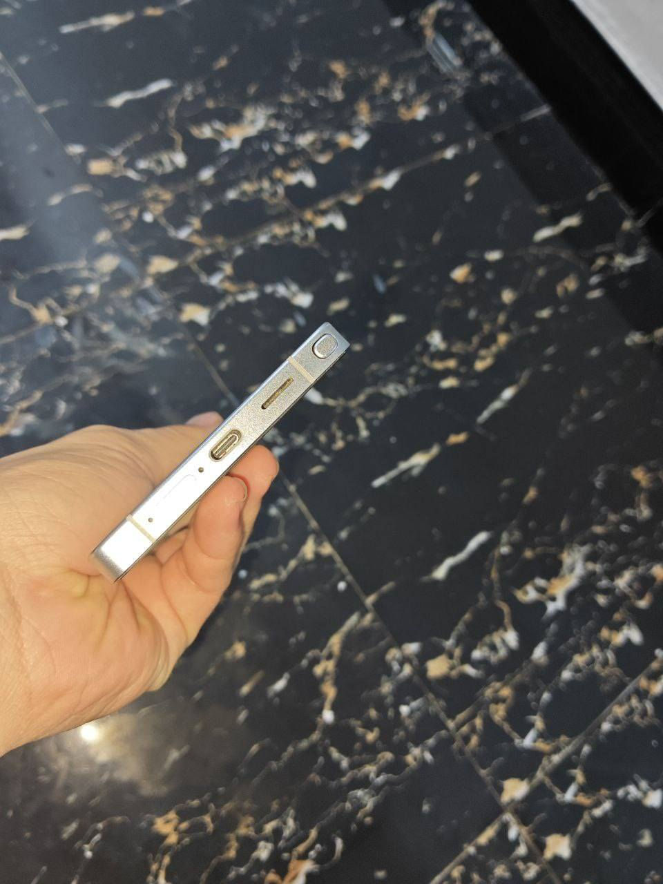 للبيع اس ٢٥ الترا ذاكرة ٢٥٦ شرق اوسط نضافة شوفت عينك ١٠٠%بعدة تحت الضمان مع ضمان كسر شاشة قطعة ما تتعوض محتاج واريد ابيعة السعر مليون و٩٠ الف لا تكسر بسعر ترا ماخذة  جديد متواجد فقط على الواتساب ***********
