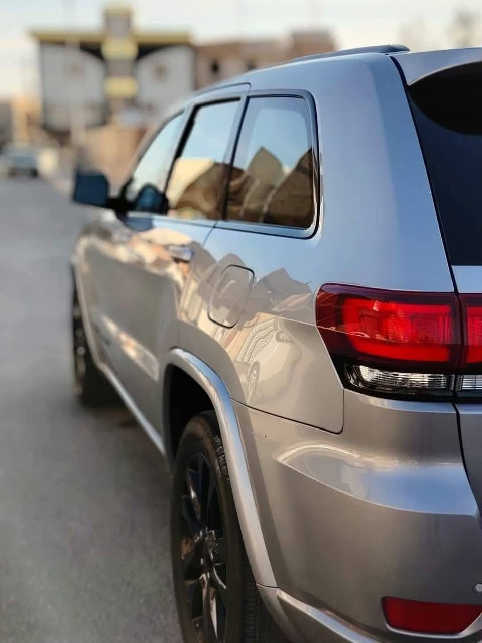 سلام عليكم
جيب  كراند شيروكي بلاك توب جديدة جداً 
1.مديل 2021
2.ماشيه 90 الف 
3. حجم المكينه 6 سلندر 6.V
4. رادارات خلفي 
5. كشنات جلد و شامو 
6. شاشه كبيره 
7. كامره خلفيه اصليه 
8. حساسات بلادي 
9. لايت + لايت زنون 
10. نظام سبورت نظام ايكو نظام مانع انزلاق 
11. بصمه + تشغيل عن بعد 
12. صندوق كهرباء 
13. نظام اقتصاد من توكف بالزدحام تطفي 
14. كشنات تتفئة + ستيرن تتفئه
15. مكان السياره كربلاء 
16. رقم بغداد بسمي
17. صور الحادث موجودة بل منشور
رقم الهاتف *********** 
السعر خاص أو تصال
