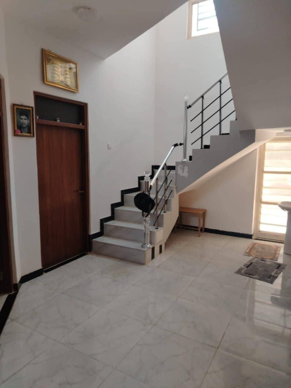 بيت للبيع 200 متر حي الاسرى شارع سكله حجي شامل استقبال مطبخ صاله غرفتين نوم  صحيات داخليه و خارجيه للاستفسار
***********
