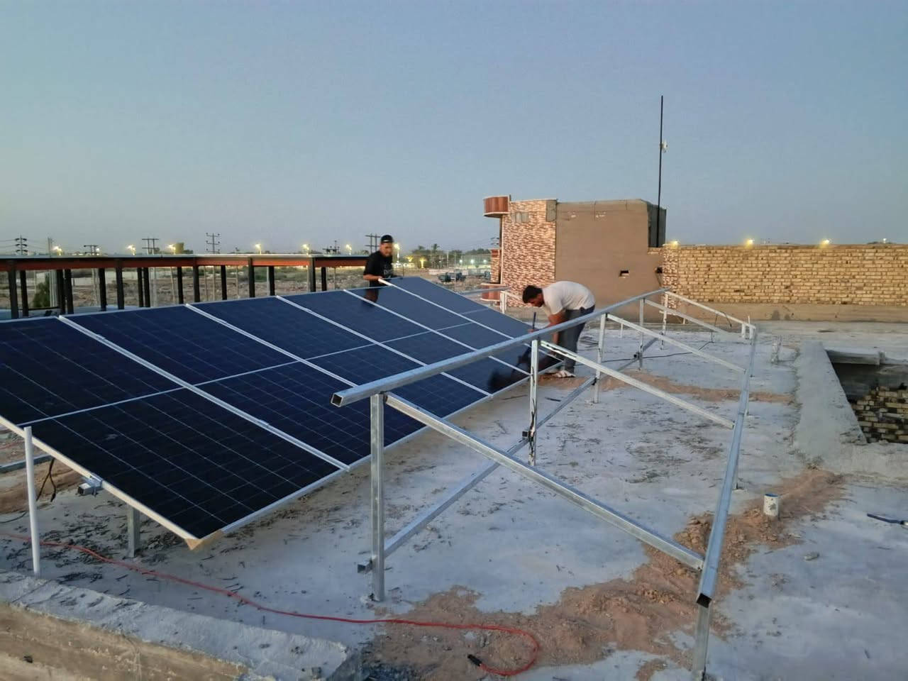 ☀️ تنصيب جديد ضمن أعمالنا المستمرة
تم بحمد الله إنجاز وتنصيب منظومة طاقة شمسية متكاملة لأحد الأخوه الإستاذ المحترم عبد العظيم محافظة الديوانيه📍
منظومة مصممة لتقديم أداء مستقر نهاراً وليلاً ⚡
 واعتمادية عالية:
• قدرة تشغيل نهارية: 32
• قدرة تشغيل ليلية 20
٠ أمبير 
🔧 تفاصيل المنظومة:
🔋 بطارية ليثيوم
سعة 10  كيلو عدد ٢
(أداء مستقر – عمر افتراضي طويل – ضمان 5 سنوات)
☀️ ألواح شمسية
عدد,,16,,ألواح LONGi أصلية
قدره 650واط للوح الواحد 
(كفاءة عالية + ضمان 12 سنة)
🔄 إنفرتر 10 كيلو 
منظم كهربائي ماركة الأصلي
🛡️ أنظمة الحماية
حمايات كاملة للأحمال + مانع صواعق + تنظيم وتوزيع أمبيرية مدروس
👷‍♂️ تم التنفيذ والإشراف من قبل
المهندس قحطان ماجد السعيدي
وفق أعلى معايير السلامة والدقة الفنية
📍 موقعنا:
الديوانية – قضاء سومر
🏢 محلات المهندس قحطان ماجد السعيدي
📞 للاستفسار والحجز:
***********
***********
✨ ثقة الزبائن هي رأس مالنا… والطاقة النظيفة اختصاصن
