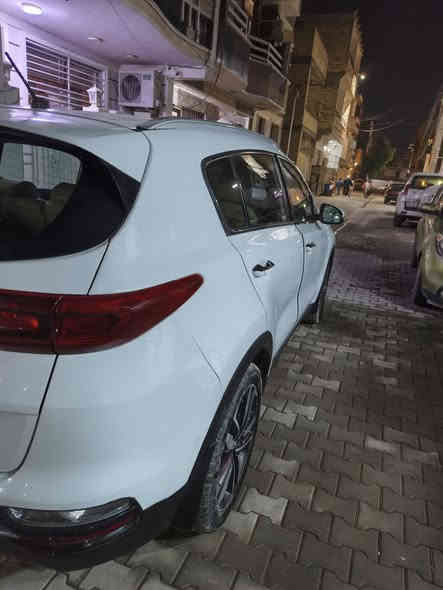 كيا سبورتج 2020 نصف فول بيه صبغ باب الايمن جاملغ الخلفي القماره بيهه بارد السعر 165 وبيهه مجال. ***********
