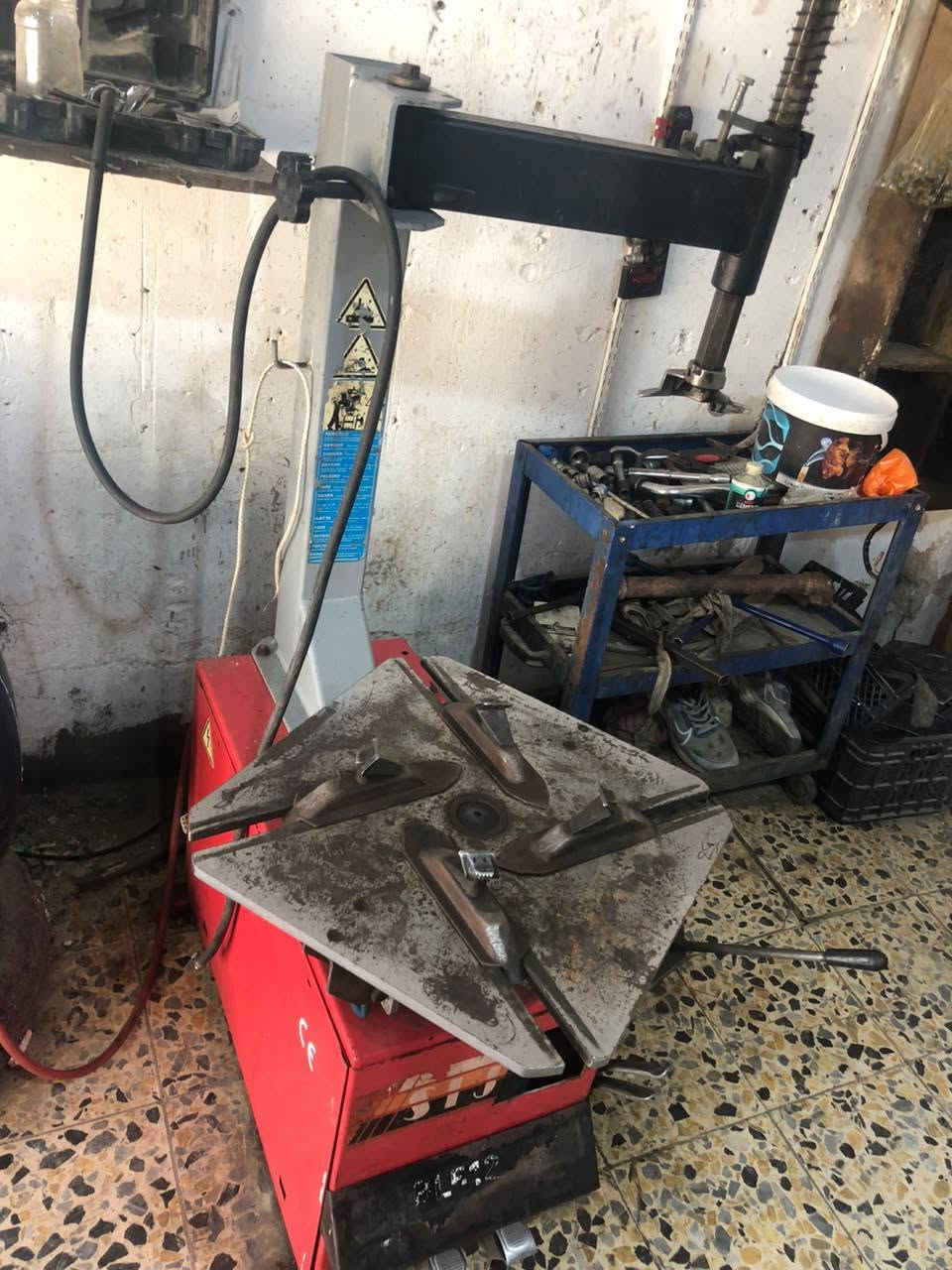 محل بنجر ودهن للبيع او اذا احد يريد شراكة مو مشكلة عنوان الزعفرانية دور الشرطه مقابل صورة الامام علي المحل شغال وخير من الله بس يرادله مسواك اني اريد ابيع لان صار عندي ضرف مادي اي استفسار رقم التواصل ***********
