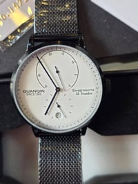 ميكانيكية أوتوماتيكية • احتياطي ٣٥ ساعة • تحية نوموس