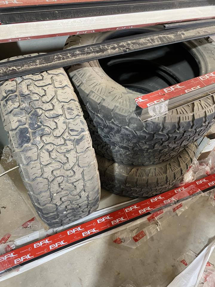 تايرات Terrain pro امريكي تخم كامل مال دوح رام قياس 275/65R20 سعرهن 150 الف رقمي ***********
