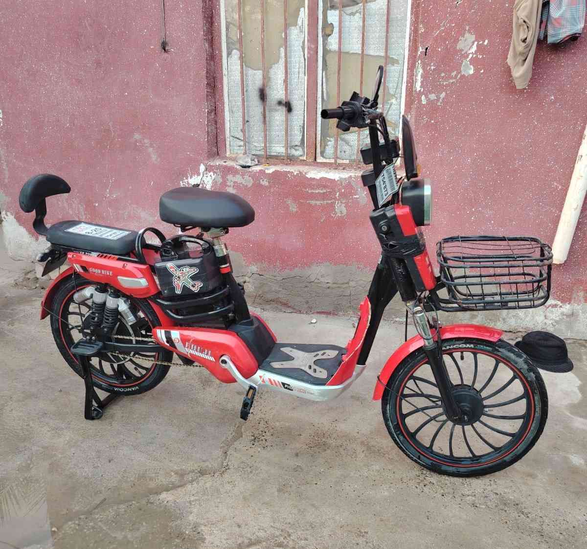 باسكل شحن البيع شغال يرادله بس بطاريات ونضيف سعر بطاريات كلهن 80 يرجع جديد سعر 150 وبي مجال لشراي راسلني خاص وتدالل      رقمي ***********
